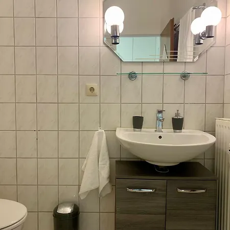 Tt Living I Souterrain Mit Terrasse I Naehe Hbf I Kostenlos Parken *
