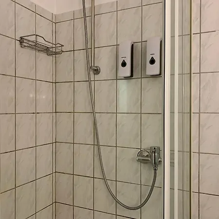 Tt Living I Souterrain Mit Terrasse I Naehe Hbf I Kostenlos Parken Lejlighed *